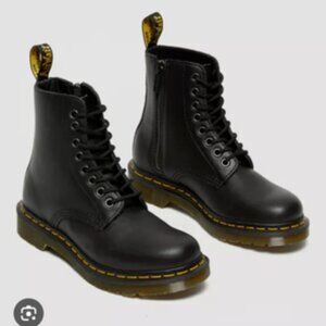 NWOT Dr. Martens Black Pascal 1460 Boot Size 8